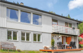 Гостиница Three-Bedroom Holiday Home in Vikanes  Hosteland